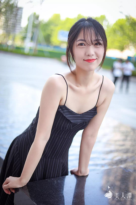 街拍 | 俏皮可愛(ài)！抓拍鄭州街頭高顏值小姐姐！
